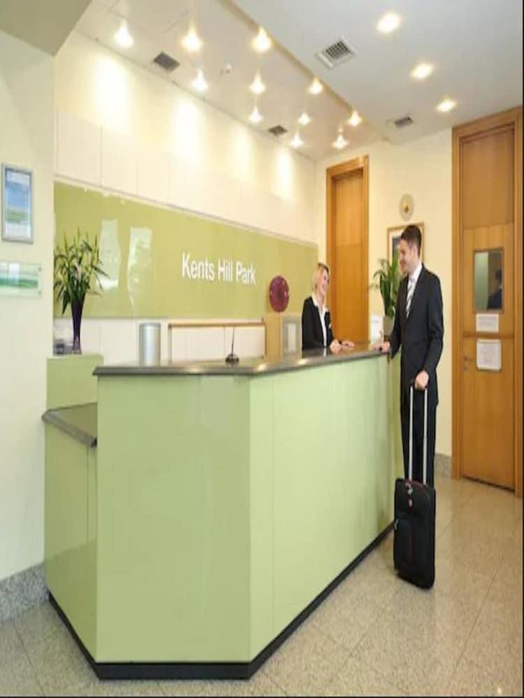 Отель Kents Hill Park Training & Conference Centre Милтон-Кейнс Экстерьер фото