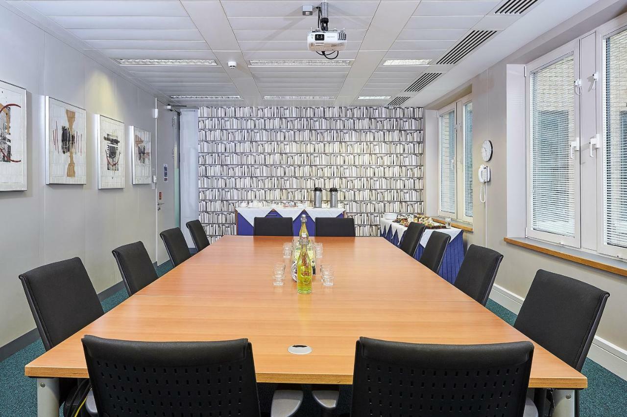 Отель Kents Hill Park Training & Conference Centre Милтон-Кейнс Экстерьер фото